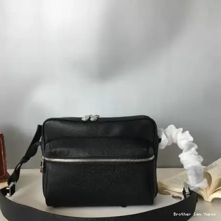 19T1L0081 Bags LV 0327